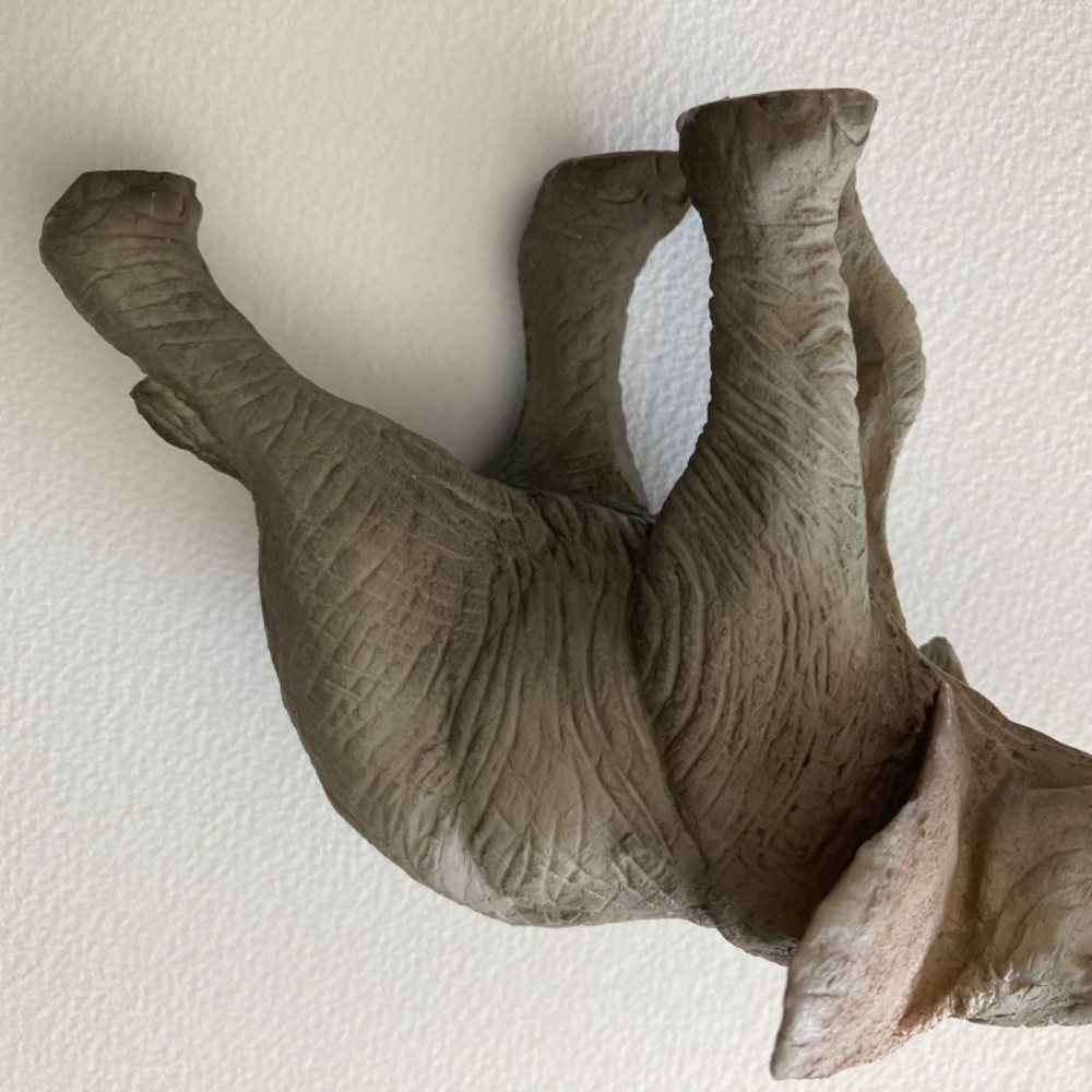 Elephant sculpture gray - Picture 8 of 13